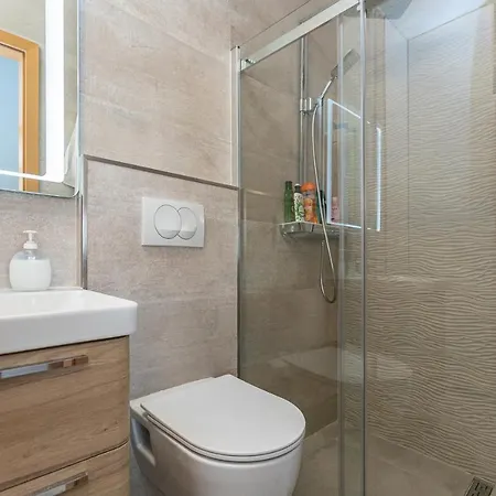 Relax Whit Big Terrace 170m2 Near The In Appartement Split