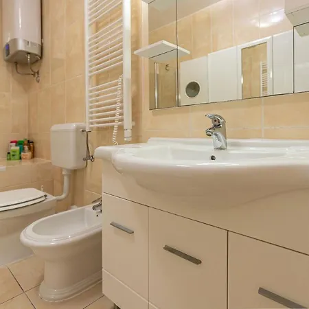 Relax Whit Big Terrace 170m2 Near The In Appartement Split