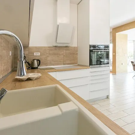 Apartment Relax Whit Big Terrace 170m2 Near The In Split