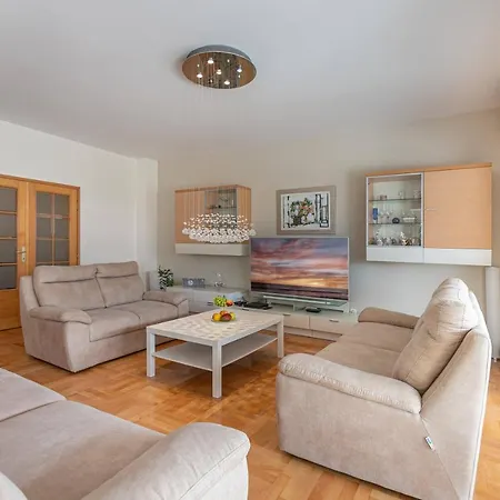 Relax Whit Big Terrace 170m2 Near The In Apartment Split