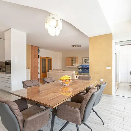 Apartment Relax Whit Big Terrace 170m2 Near The In